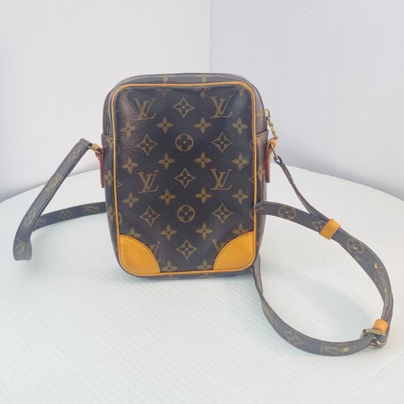 Vintage Louis Vuitton Monogram Crossbody Bag – Iconic Canvas, Timeless Luxury - Picture 6 of 17